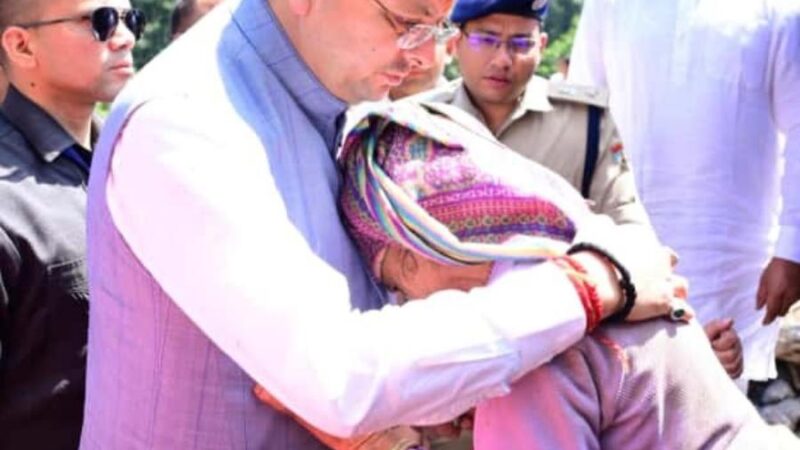 मुख्यमंत्री ने चमोली जिले के आपदा प्रभावित क्षेत्रों का किया निरीक्षण, प्रभावितों का दुःख साझा करते हुए हरसंभव सहायता का दिया भरोसा