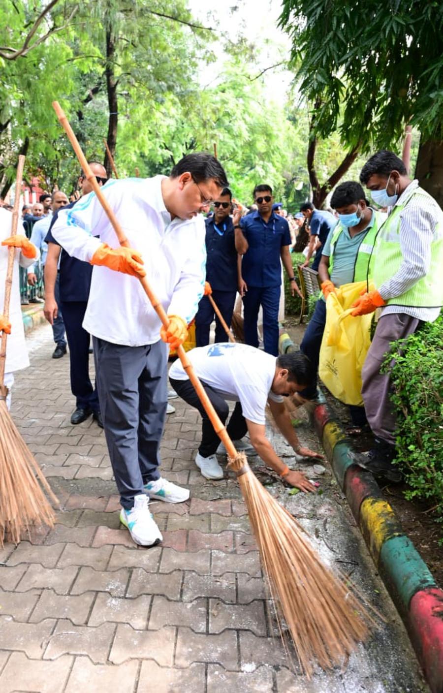 मुख्यमंत्री धामी ने स्वच्छ उत्सव- 2025 कार्यक्रम का किया शुभारंभ, सीएम ने प्रधानमंत्री मोदी को जन्मदिवस की हार्दिक शुभकामनाएं देते हुए उनके स्वस्थ एवं दीर्घायु जीवन की कामना की