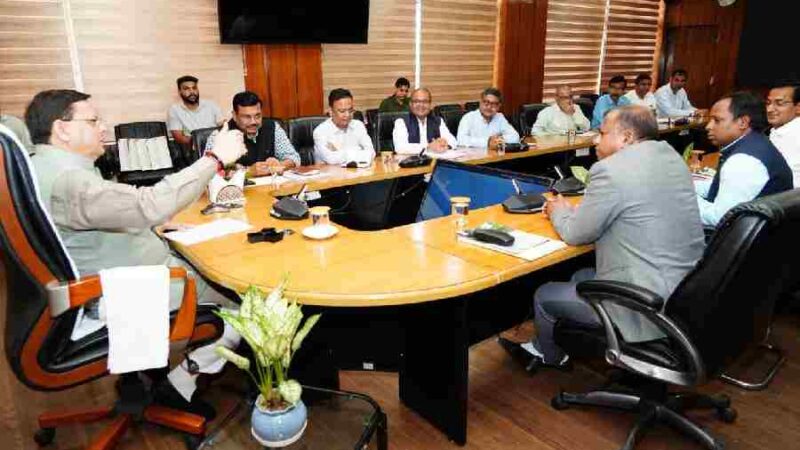 मुख्यमंत्री धामी से राज्य में आपदा से हुए नुकसान का जायजा लेने आई भारत सरकार की अन्तर-मंत्रालयी टीम ने की भेंट