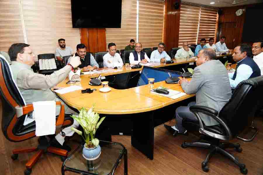 मुख्यमंत्री धामी से राज्य में आपदा से हुए नुकसान का जायजा लेने आई भारत सरकार की अन्तर-मंत्रालयी टीम ने की भेंट