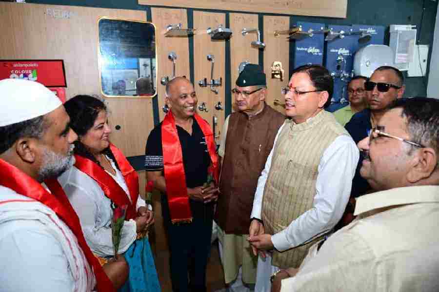 मुख्यमंत्री धामी ने देहरादून स्थित सहस्त्रधारा क्रॉसिंग बाजार का किया भ्रमण, दुकानदारों एवं स्थानीय लोगों से की मुलाकात, स्वदेशी उत्पादों के उपयोग को बढ़ावा देने और आत्मनिर्भर भारत की दिशा में राज्य की भूमिका पर दिया बल