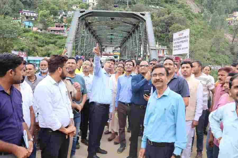 थराली में आपदा प्रभावित क्षेत्रों के लिए भारत सरकार की अंतरमंत्रालयीय टीम ने हवाई सर्वे कर किया विस्तृत सर्वेक्षण, टीम ने थराली के चेपड़ो, कोटदीप, राडीबगड़ और देवाल के मोपाटा सहित नंदानगर क्षेत्र में हो रहें भू-धसाव का किया हवाई सर्वे