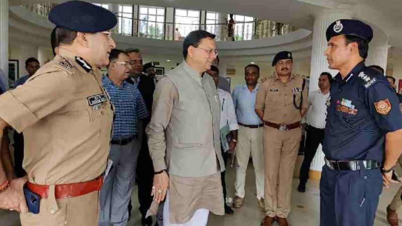 मुख्यमंत्री धामी ने जौलीग्रांट एयरपोर्ट पहुंचकर प्रधानमंत्री के दौरे की तैयारियों का लिया जायजा