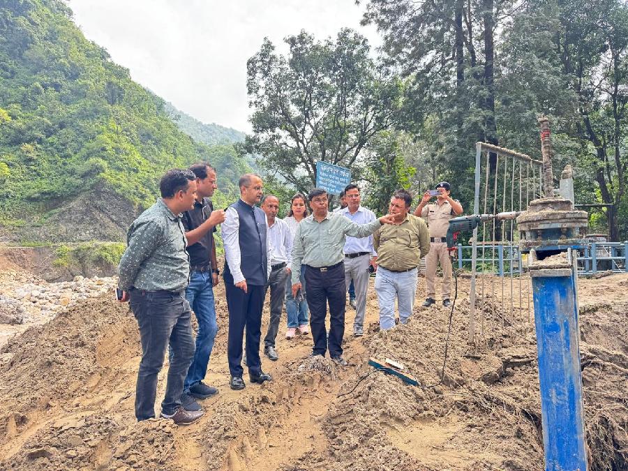 सचिव शैलेष बगोली ने आपदा से क्षतिग्रस्त पेयजल लाइनों को जल्द से जल्द दुरुस्त करने के दिए निर्देश