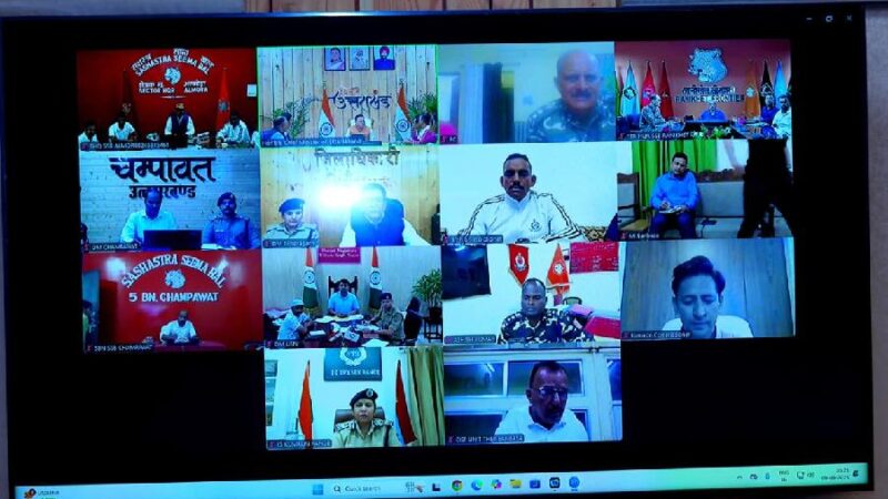 सीएम वीडियो कॉन्फ्रेंसिंग के माध्यम से पड़ोसी देश नेपाल में उत्पन्न हुए राजनीतिक हालातों को ध्यान में रखते हुए राज्य के तीन सीमांत जनपदो चंपावत, पिथौरागढ़ और उधम सिंह नगर के जिला प्रशासन, सशस्त्र सीमा बल के अधिकारियों एवं पुलिस प्रशासन के साथ की समीक्षा बैठक