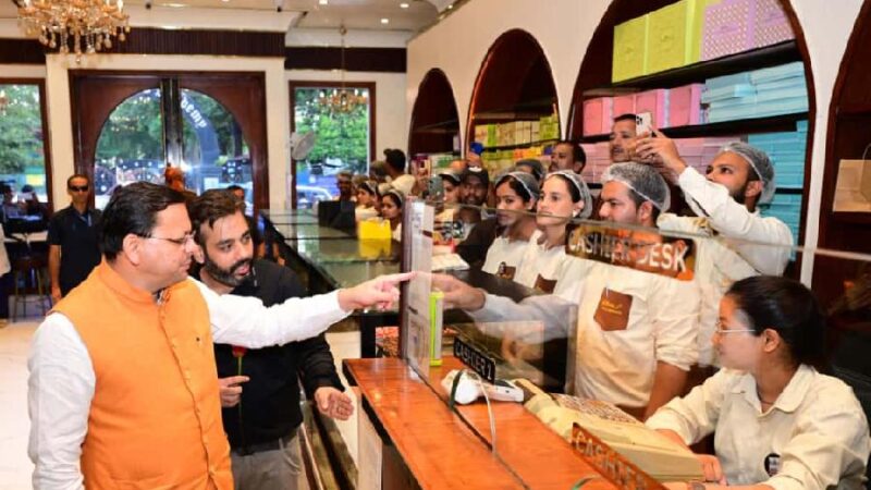 मुख्यमंत्री धामी ने राजपुर, देहरादून में “GST बचत उत्सव” के तहत विभिन्न दुकानों का किया भ्रमण, व्यवसायियों से की बातचीत