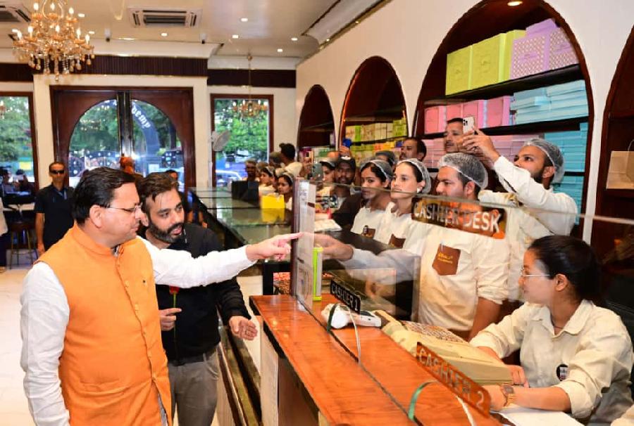 मुख्यमंत्री धामी ने राजपुर, देहरादून में “GST बचत उत्सव” के तहत विभिन्न दुकानों का किया भ्रमण, व्यवसायियों से की बातचीत