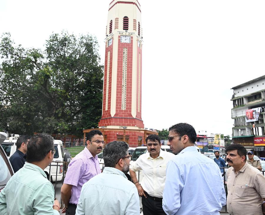 देहरादून की धड़कन ऐतिहासिक धरोहर घंटाघर सौन्दर्यीकरण, जिला प्रशासन द्वारा देहरादून सिटी में स्थापित 13 आधुनिक लांग रेंज इमरजेंसी सायरन का मुख्यमंत्री करेंगे उद्घाटन, पुलिस थाना, चौकियों में एक साथ बजेंगे लांग रेंज इमरजेंसी सायरन, पैनिक की नहीं कोई बात