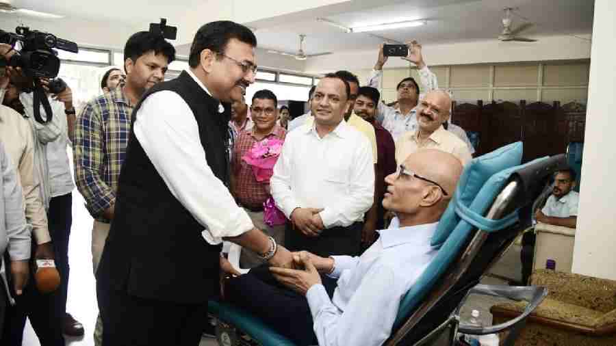 स्वास्थ्य विभाग तथा सचिवालय संघ के तत्वाधान में सचिवालय में स्वास्थ्य एवं रक्तदान शिविर का आयोजन