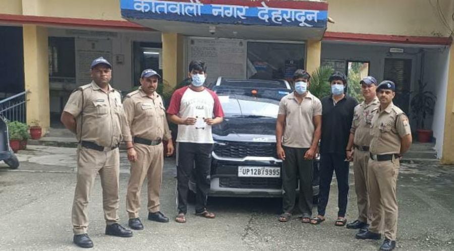 कोतवाली क्षेत्र में हुई फायरिंग की घटना का दून पुलिस ने किया खुलासा, घटना में शामिल 3 अभियुक्तों को पुलिस ने किया गिरफ्तार, वादी के साथ पुरानी रंजिश के चलते अभियुक्तों ने जान से मारने की नीयत से किया था फायर