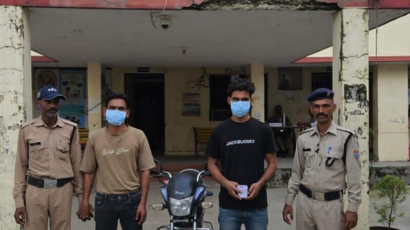 चोरी तथा वाहन चोरी की 4 अलग- अलग घटनाओ का दून पुलिस ने किया खुलासा, 2 शातिर चोर चढ़े दून पुलिस के हत्थे