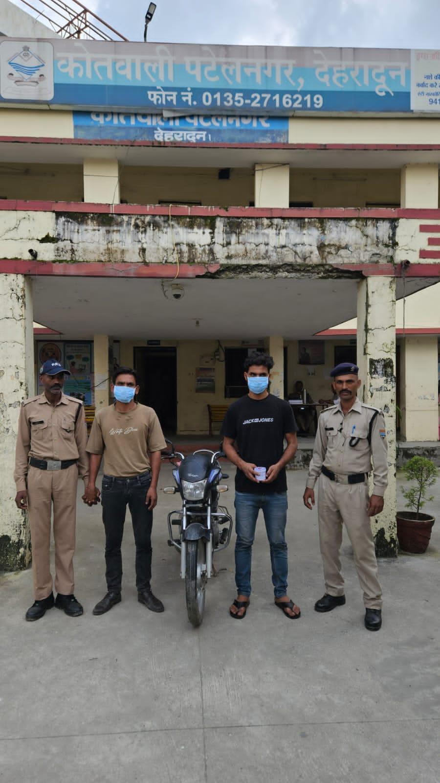 चोरी तथा वाहन चोरी की 4 अलग- अलग घटनाओ का दून पुलिस ने किया खुलासा, 2 शातिर चोर चढ़े दून पुलिस के हत्थे