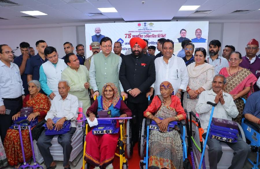 प्रधानमंत्री के जन्म दिवस के अवसर पर 360 वरिष्ठ नागरिकों को 50 लाख लागत के 2402 सहायक उपकरणों का निशुल्क वितरण