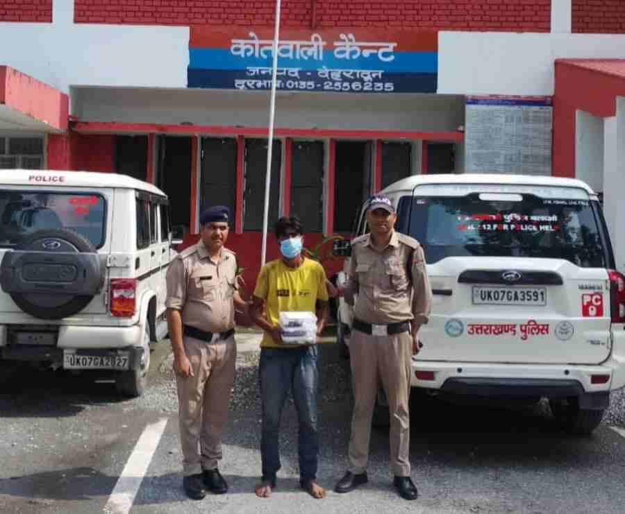 कैण्ट क्षेत्र में हुई चोरी की घटना का दून पुलिस ने किया खुलासा, 1 शातिर चोर को किया गिरफ्तार, 4 लाख रू0 मूल्य की ज्वैलरी, नगदी व अन्य सामान हुआ बरामद