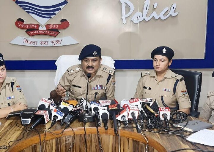 तथ्यहीन एवं भ्रामक सर्वे रिपोर्ट का राज्य महिला आयोग के बाद देहरादून पुलिस ने किया खंडन, वास्तविक आँकड़े बताते हैं “देहरादून सुरक्षित शहरों में शामिल”–अजय सिंह एसएसपी