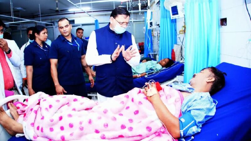 मुख्यमंत्री धामी ने दून अस्पताल का निरीक्षण, मरीजों से सीधे संवाद कर जानी उनकी स्वास्थ्य सेवाओं की स्थिति