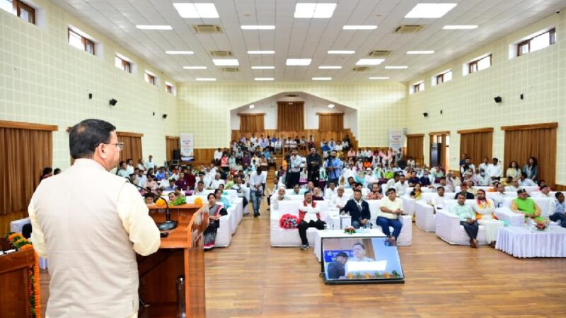 मुख्यमंत्री धामी ने वरिष्ठ नागरिकों और दिव्यांगजनों के साथ किया संवाद,  सभी जनपदों में खोले जाएंगे वृद्ध आश्रम- मुख्यमंत्री  