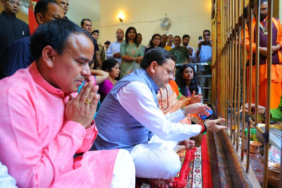 आपदा से जूझ रहे प्रदेश के लिए मां धारी देवी से आशीर्वाद लेने पहुंचे सीएम धामी, भावुक हुए श्रद्धालु