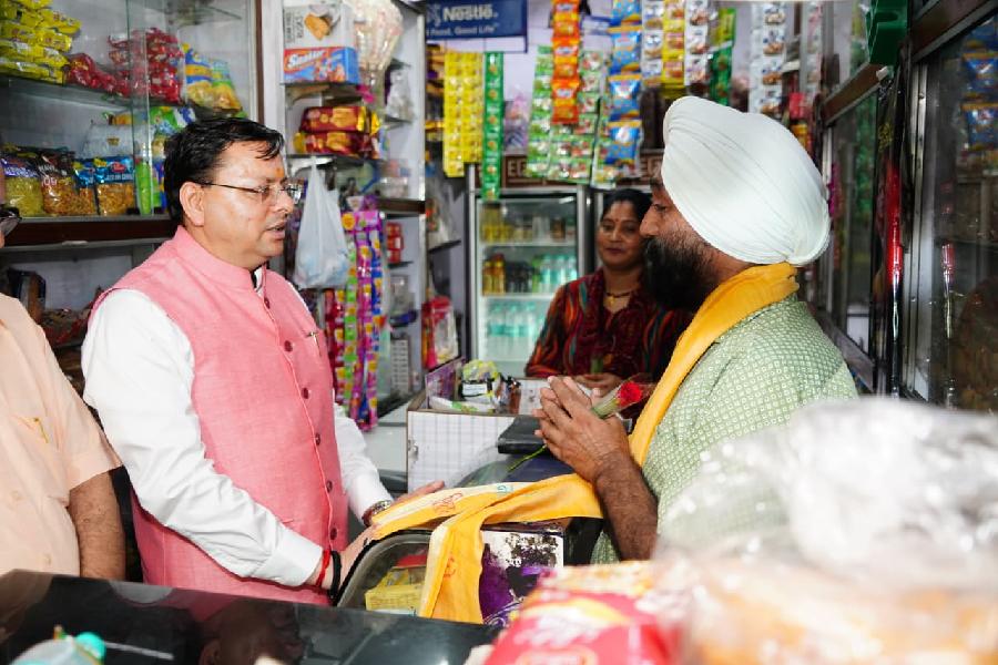देर शाम देहरादून स्थित गढ़ी कैंट बाज़ार पहुंचे सीएम धामी, स्थानीय व्यापारियों और आमजन से किया संवाद, व्यापारियों से नए जी.एस.टी. स्लैब के बारे में लिए सुझाव व फीडबैक
