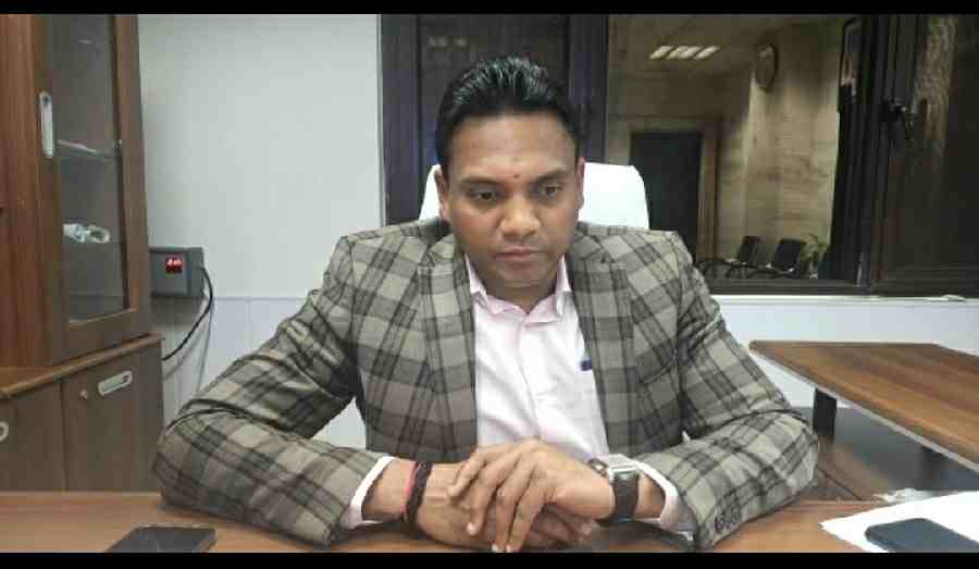 मुख्यमंत्री धामी के निर्देश पर मिलावटखोरी पर सख्त कार्रवाई, राज्यभर में विशेष अभियान शुरू, त्योहारों में शुद्ध खाद्य पदार्थ सुनिश्चित करने को बड़ा कदम, जनता भी हेल्पलाइन के माध्यम से सीधे दर्ज करा सकती है अपनी शिकायत – डॉ आर राजेश कुमार