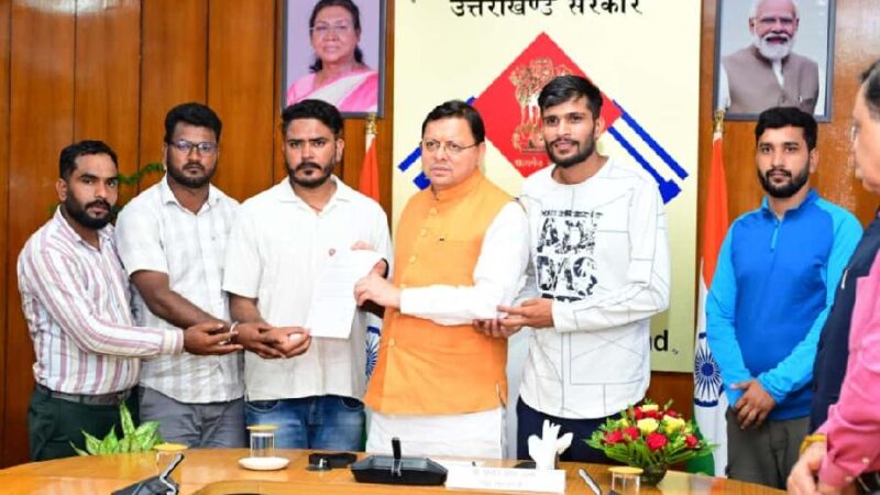 बेरोज़गार संघ के अध्यक्ष राम कंडवाल के नेतृत्व में एक प्रतिनिधिमंडल ने मुख्यमंत्री धामी से सचिवालय में की भेंट