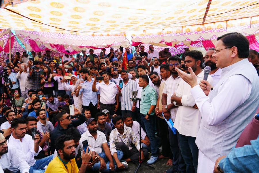 युवाओं के बीच पहुंचे सीएम धामी, परीक्षा प्रकरण में सीबीआई जांच की संस्तुति, युवाओं के मन में किसी भी तरह का संदेह, शंका नहीं रखना चाहती है सरकार–सीएम