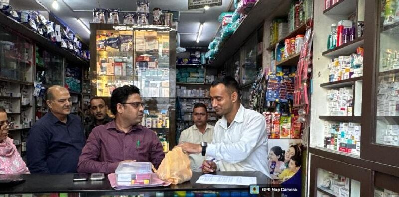 बच्चों के लिए प्रतिबंधित कफ सिरप पर सख्त हुई धामी सरकार, मेडिकल स्टोरों से पेडियाट्रिक कफ सिरप जब्त, शिशु रोग अस्पतालों के मेडिकल स्टोरों का औचक निरीक्षण