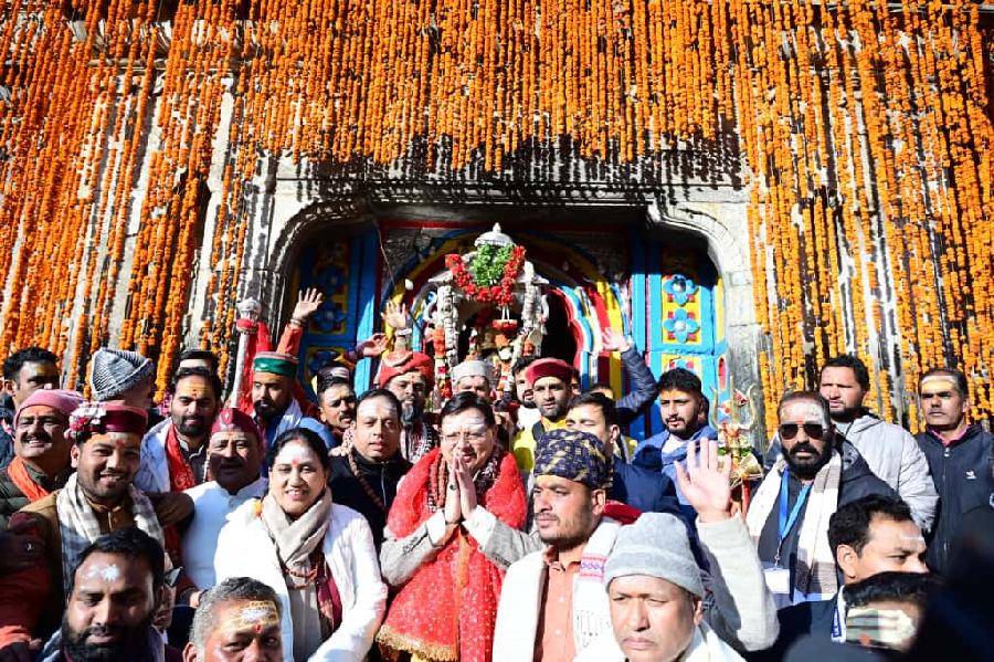 श्री केदारनाथ धाम के कपाट हुए बंद, मुख्यमंत्री धामी भी रहे मौजूद, इस वर्ष रिकॉर्ड 17.50 लाख से अधिक श्रद्धालुओं ने किए बाबा केदार के दर्शन