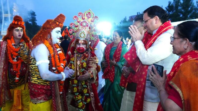 मुख्यमंत्री ने परेड ग्राउंड में रावण दहन कार्यक्रम में किया प्रतिभाग, मुख्यमंत्री ने उपस्थित जनसमूह को विजयदशमी की दी शुभकामनाएं