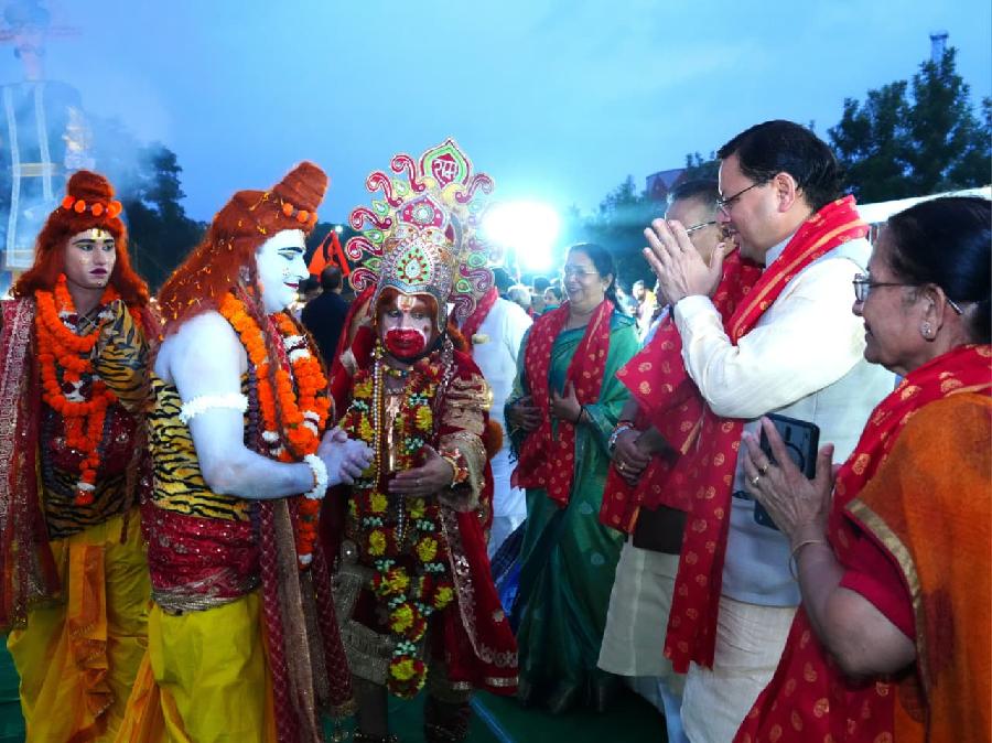 मुख्यमंत्री ने परेड ग्राउंड में रावण दहन कार्यक्रम में किया प्रतिभाग, मुख्यमंत्री ने उपस्थित जनसमूह को विजयदशमी की दी शुभकामनाएं