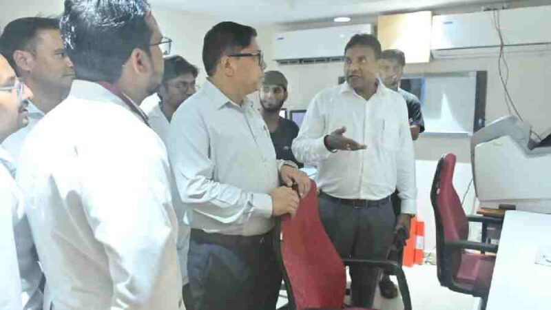 स्वास्थ्य सचिव ने किया श्रीनगर मेडिकल कॉलेज का औचक निरीक्षण, कहा- मरीजों को बेहतर और समयबद्ध चिकित्सा सेवाएं मिलें, यह सरकार की सर्वोच्च प्राथमिकता हम बच्चों के स्वास्थ्य को लेकर किसी भी प्रकार की लापरवाही बर्दाश्त नहीं करेंगे- डॉ. आर. राजेश कुमार