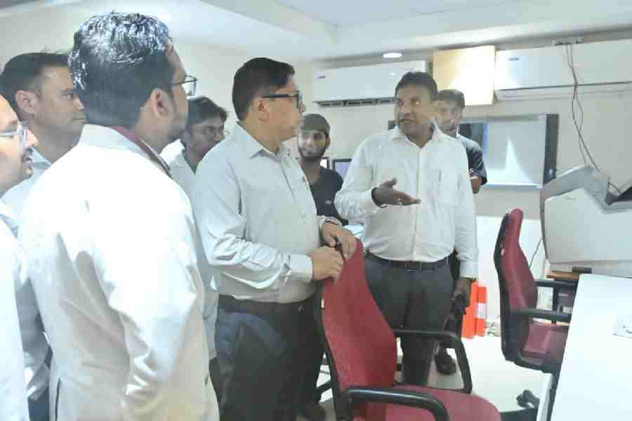 स्वास्थ्य सचिव ने किया श्रीनगर मेडिकल कॉलेज का औचक निरीक्षण, कहा- मरीजों को बेहतर और समयबद्ध चिकित्सा सेवाएं मिलें, यह सरकार की सर्वोच्च प्राथमिकता हम बच्चों के स्वास्थ्य को लेकर किसी भी प्रकार की लापरवाही बर्दाश्त नहीं करेंगे- डॉ. आर. राजेश कुमार
