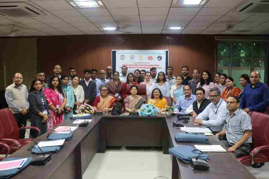 धामी सरकार की नई सोच—आपदा प्रबंधन में अब मानसिक स्वास्थ्य सुरक्षा को भी मिलेगी प्राथमिकता, हर जिले में ऐसे स्वास्थ्यकर्मी तैयार होंगे जो आपदाग्रस्त लोगों के मन के घाव भी भरेंगे : डॉ आर राजेश कुमार