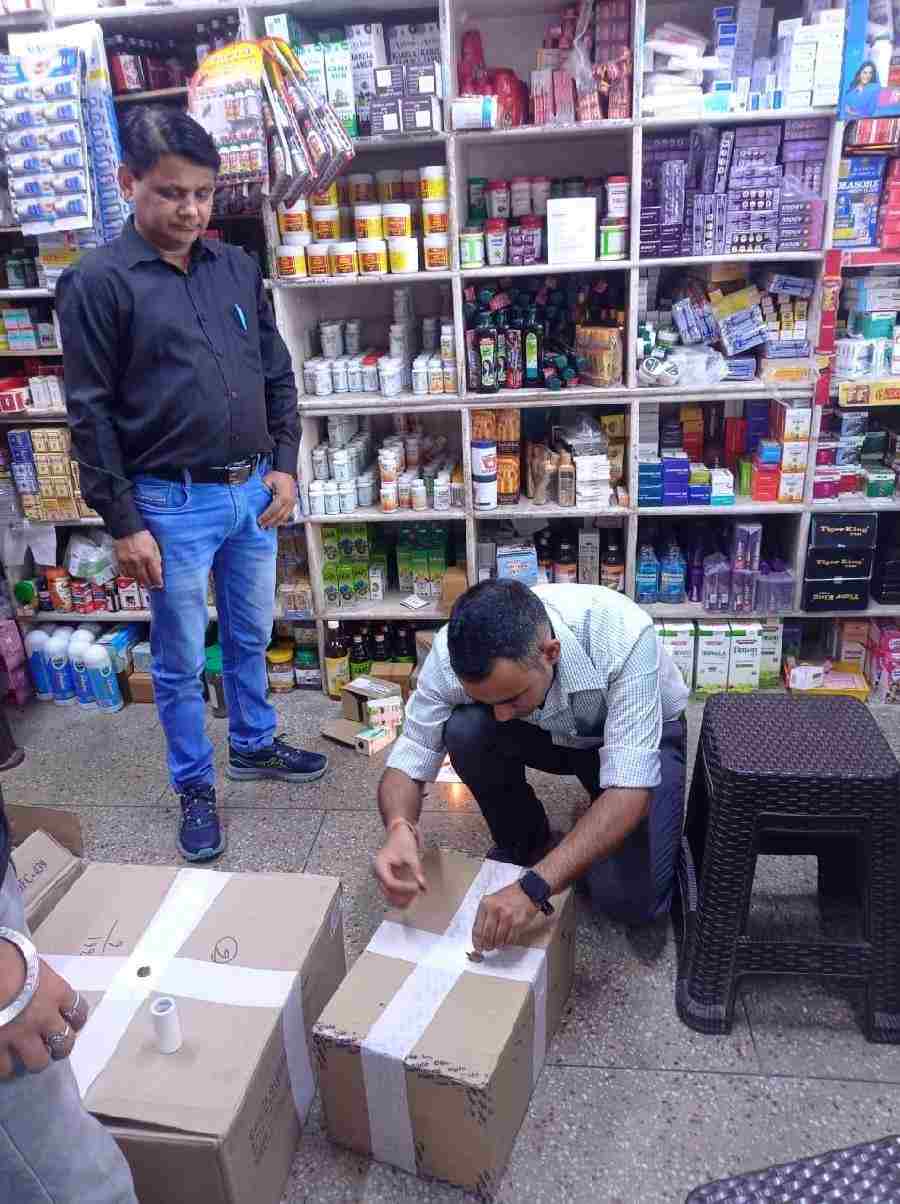मुख्यमंत्री धामी के सख्त निर्देश— बच्चों की सुरक्षा के लिए कफ सिरप बिक्री पर सख्त निगरानी, लिए गए 350 से अधिक सैंपल, दर्जनों मेडिकल स्टोर्स के लाइसेंस रद्द