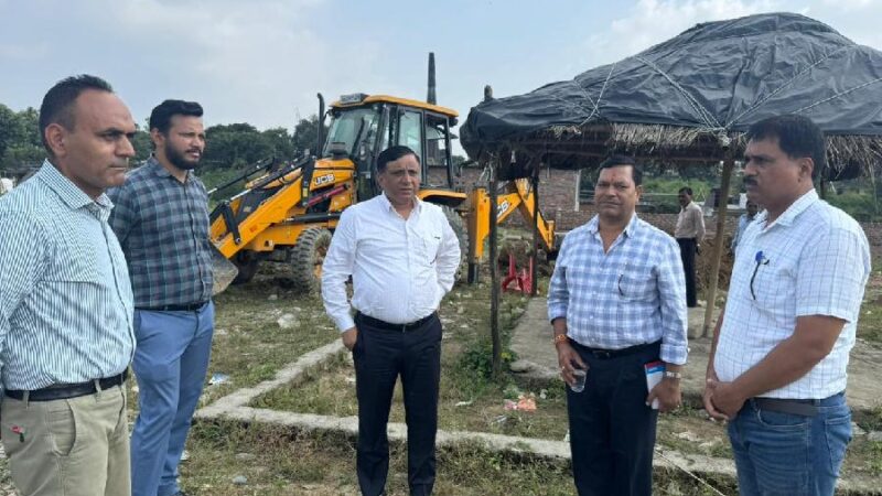 उपाध्यक्ष बंशीधर तिवारी ने खुद संभाला मोर्चा, बोले बिना स्वीकृति भूमि काटने या निर्माण करने वालों पर होगी सख्त कानूनी कार्रवाई, अवैध प्लॉटिंग और निर्माणों पर एमडीडीए की बड़ी कार्रवाई, लगभग 26 बीघा में अवैध प्लॉटिंग पर चला बुलडोजर, आधा दर्जन से अधिक अवैध व्यवसायिक एंव आवासीय निर्माण सील