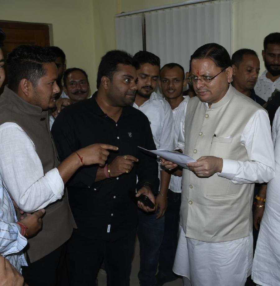 मुख्यमंत्री पुष्कर सिंह धामी ने सर्किट हाउस, हल्द्वानी में जनता से मुलाकात कर सुनी जनसमस्याएं