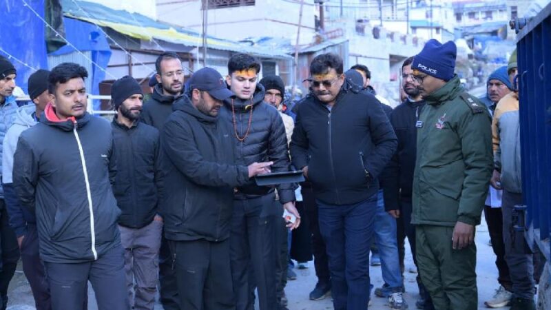 मुख्य सचिव आनन्द बर्द्धन ने केदारनाथ यात्रा व्यवस्थाओं का लिया जायजा, पुनर्निर्माण कार्यों और यात्रियों की सुविधाओं का किया निरीक्षण