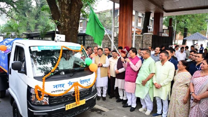 मुख्यमंत्री धामी ने किया शहरी विकास की महत्वाकांक्षी योजनाओं का लोकार्पण, प्रदेश के 52 नगर निकायों में 115 अर्बन आयुष्मान आरोग्य मंदिर शुरू, ठोस अपशिष्ट प्रबंधन हेतु राज्य को मिले 244 नए वाहन, सीएम ने दिखाई हरी झंडी