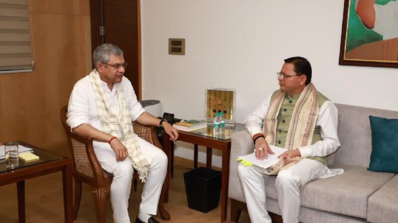 मुख्यमंत्री धामी ने नई दिल्ली में केन्द्रीय रेल मंत्री अश्विनी वैष्णव से भेंट कर उत्तराखण्ड में रेल अवसंरचना के विकास पर की चर्चा