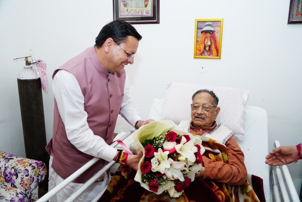 मुख्यमंत्री धामी ने पूर्व मुख्यमंत्री भुवन चंद्र खंडूरी को दीपावली की हार्दिक शुभकामनाएं एवं बधाइयां दीं