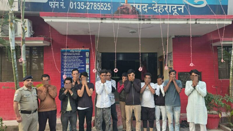 एसएसपी देहरादून के निर्देशों पर पुलिस द्वारा संदिग्ध स्थानों पर की छापेमारी की कार्यवाही, नशे की गिरफ्त में आये 25 युवाओं को पुलिस द्वारा लाया गया थाने
