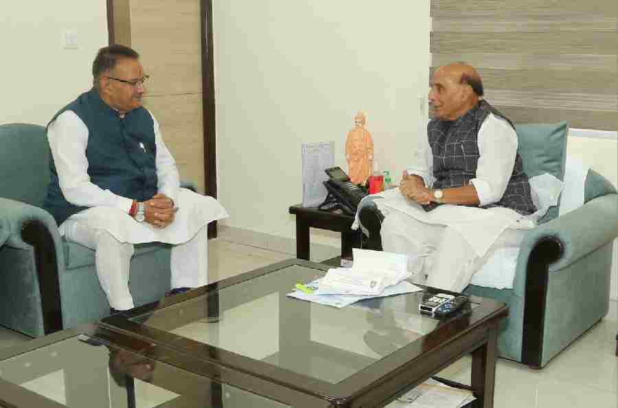 रक्षा मंत्री राजनाथ सिंह से मिले सैनिक कल्याण मंत्री गणेश जोशी, पूर्व सैनिकों एवं उनके आश्रितों के लिए अनुदान की राशि बढ़ाये जाने पर किया आभार प्रकट