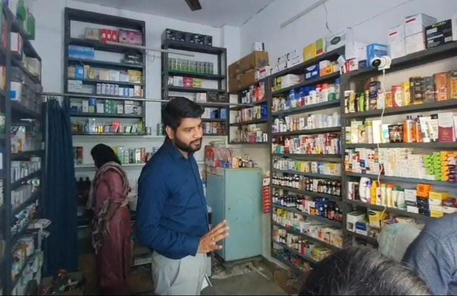 मुख्यमंत्री धामी के निर्देशों पर औषधि विभाग की सख्त निगरानी, मेडिकल स्टारों, दवा कंपनियों और अस्पतालों में छापेमारी जारी