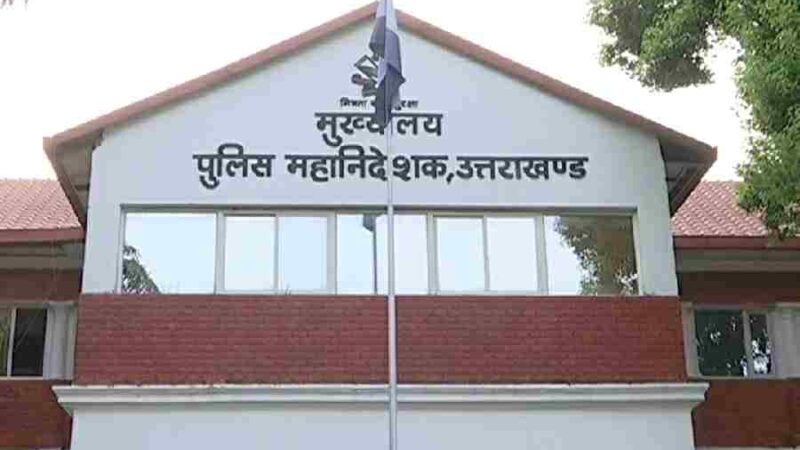 सोशल मीडिया में कमेंट करना पड़ सकता है पुलिसकर्मियों को भारी, होगी अनुशासनात्मक कार्रवाई