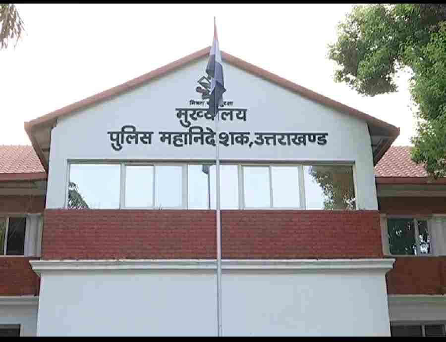 सोशल मीडिया में कमेंट करना पड़ सकता है पुलिसकर्मियों को भारी, होगी अनुशासनात्मक कार्रवाई