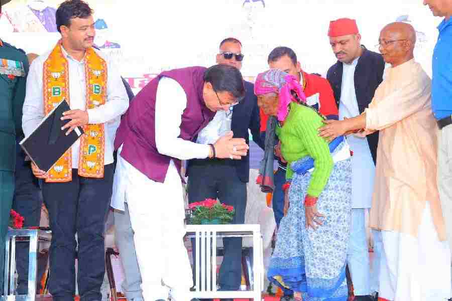 मुख्यमंत्री धामी ने राजकीय इंटर कॉलेज रिखणीखाल, पौड़ी गढ़वाल में आयोजित शहीद स्मरण समारोह में किया प्रतिभाग