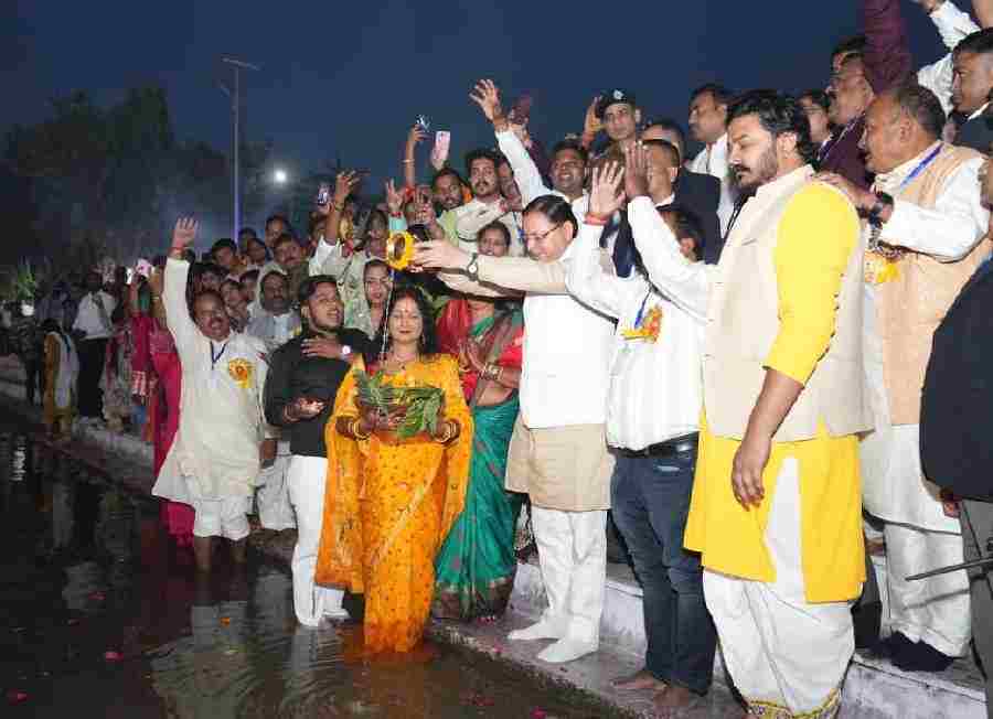 मुख्यमंत्री धामी ने पूर्वांचल सेवा समिति द्वारा संजय रेलवे पार्क, खटीमा में आयोजित सूर्य षष्ठी व्रत महोत्सव (छठ पूजा) के कार्यक्रम में बतौर मुख्यातिथि किया प्रतिभाग