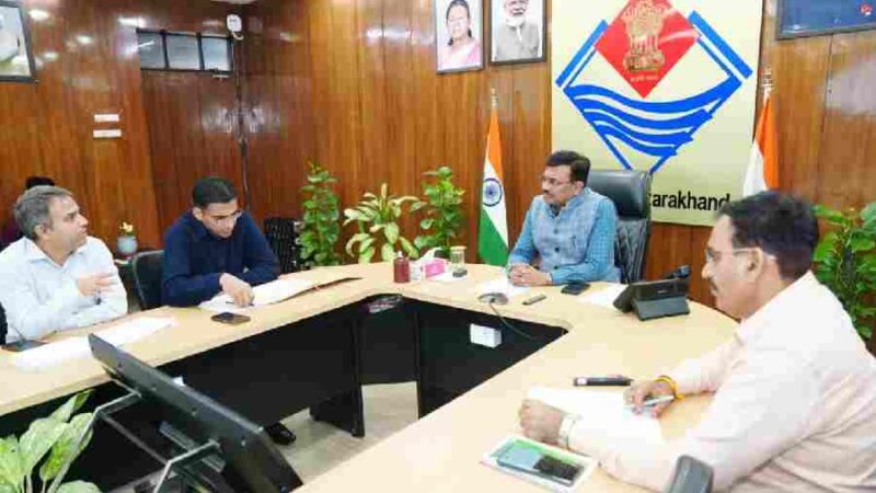 देहरादून शहर में अंडरग्राउण्ड पार्किंग की सम्भावनाएं तलाशी जाने के दिए निर्देश, इंदिरा मार्केट व आढ़त बाजार के कार्यों में लायी जाए तेजीः मुख्य सचिव