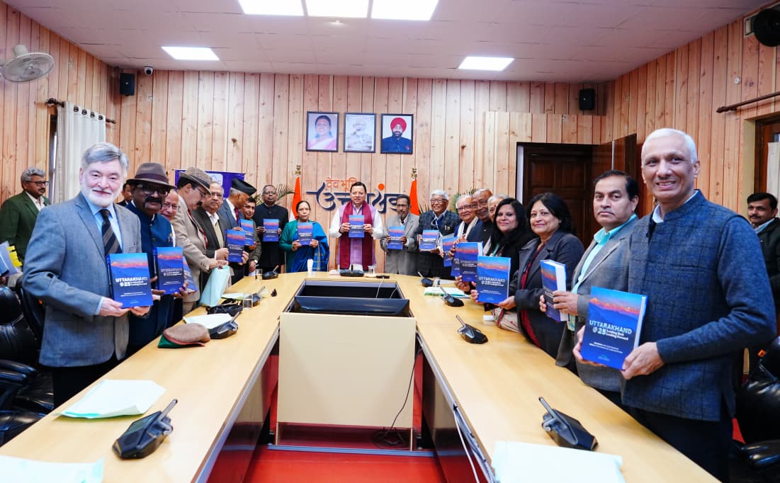 उत्तराखण्ड @25ः लुकिंग बैक-लुकिंग फॉरवर्ड” पुस्तक का मुख्यमंत्री ने किया विमोचन
