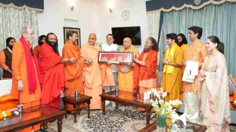 संत समाज ने मुख्यमंत्री धामी को दिया आशीर्वाद-‘देवभूमि के धर्म-संरक्षक’ की उपाधि, उत्तराखंड रजत जयंती वर्ष-देशभर के संतों ने धामी सरकार के सांस्कृतिक संरक्षण व विकास कार्यों की सराहना की